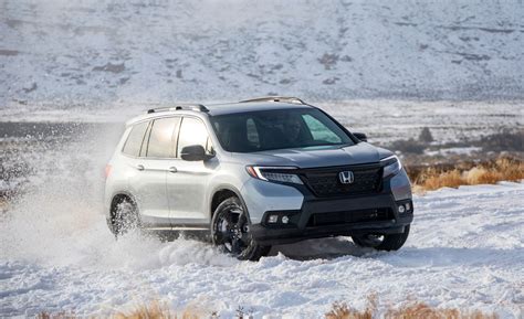 The 2019 honda passport carries a manufacturer's suggested retail price (msrp) starting at $31,990 for the sport trim. 2019 Honda Passport Reviews | Honda Passport Price, Photos ...