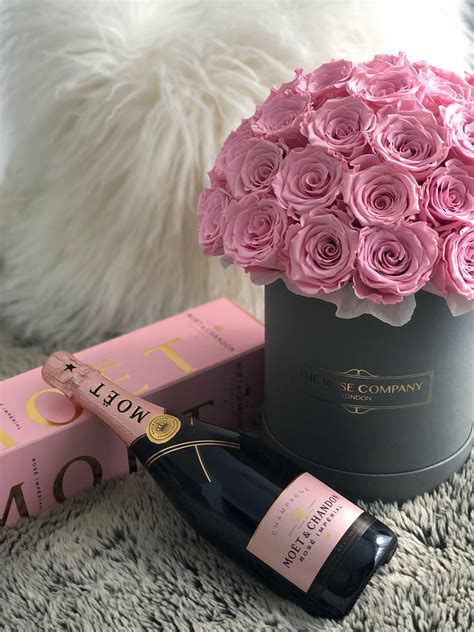 The Rose Company London Rose Box Champagne Birthday Champagne Pink