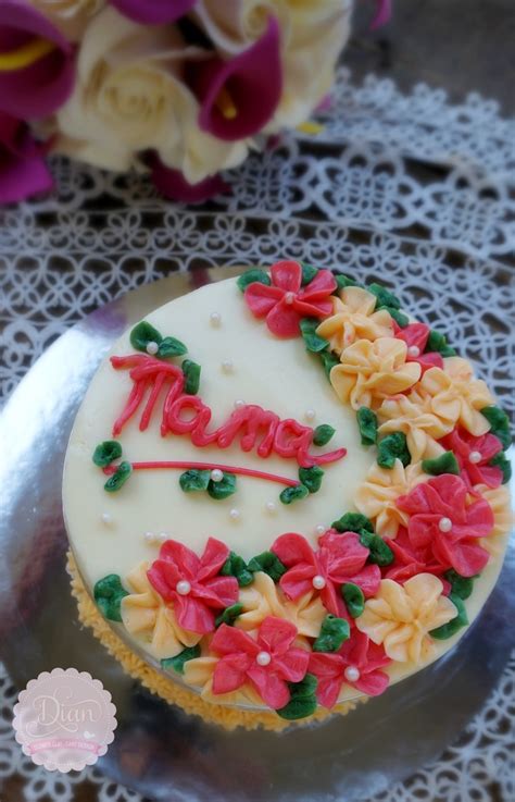 Maybe your mom likes something trust us: Tutorial Mother's Day Simple Butter Cream Cake ...