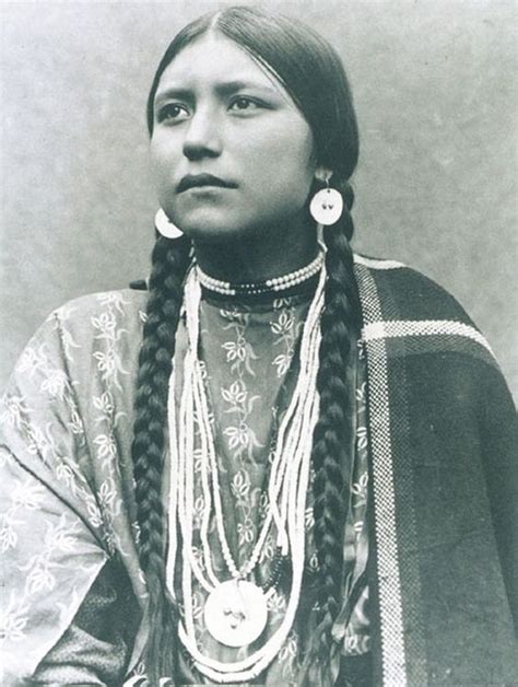 Stunning Th Century Portraits Of Native America Women Beautiful