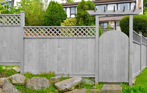 Made out of ipe, a sustainably harvested brazilian hardwood, in two thicknesses, we think it's the fact that boards are laid horizontally that. Wooden Fence Colours That Will Wow Your Neighbors