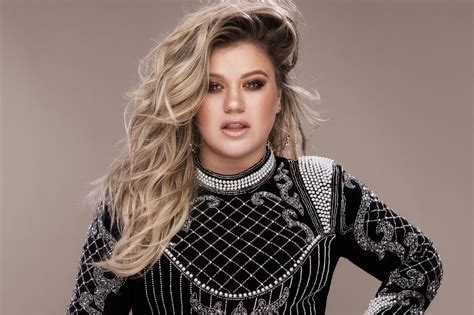 Kelly Clarkson Has A New Kind Of Confidence On Meaning Of Life Ew