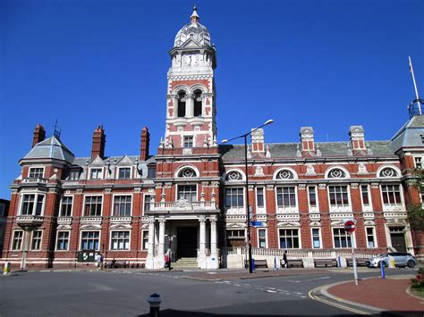 Eastbourne på engelska sydkusten i east sussex (sv) истбурн (ru); Eastbourne Town Hall, Eastbourne, East Sussex - Photo ...