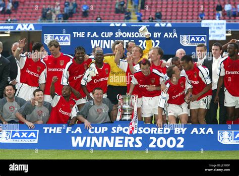 Arsenal Celebrate Arsenal V Chelsea Fa Cup Final Millennium Stadium