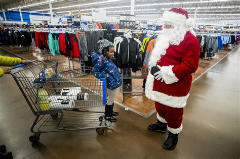 Walmart Open On Christmas / Is Walmart Open On Christmas Their Holiday