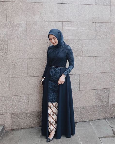 8 Inspirasi Kebaya Lamaran Hijab Yang Modern