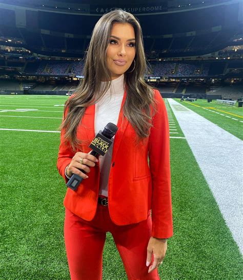 aileen hnatiuk dubbed hottest woman alive as nfl reporter wows in stunning blue outfit at new
