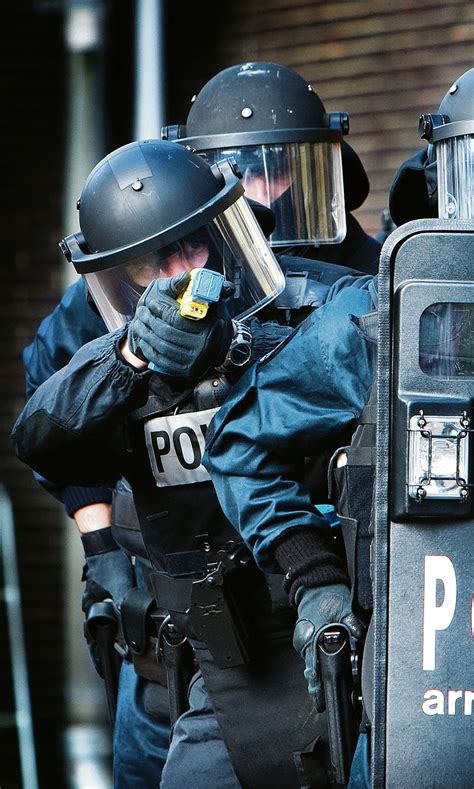 Cookies er små tekstfiler, som kan bruges af websteder til at gøre en brugers oplevelse mere effektiv. Een anoniem telefoontje is al genoeg voor een politie ...