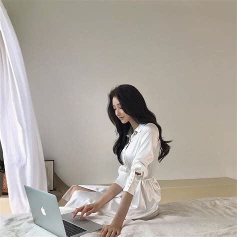 Koleksi gambar orang keren keren dan menarik, sesuai dengan apa yang anda cari. Gambar mungkin berisi: 1 orang, dalam ruangan in 2020 ...