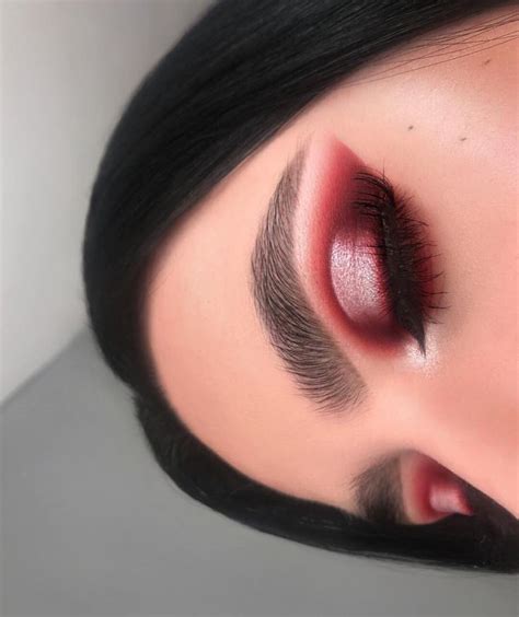 Pin By Briana Mejia On Makeup Inspiration Red Eyeshadow Makeup