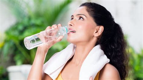 4 Side Effects Of Drinking Water From Plastic Bottles Healthshots