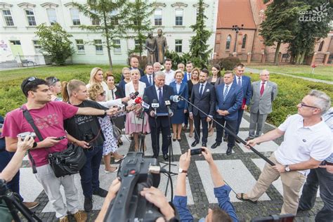 PiS zaprezentował listę kandydatów do Sejmu RP zdjęcia