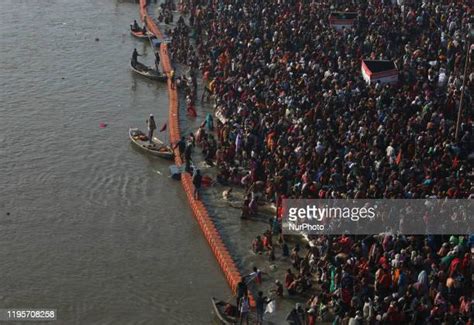 Hindu Devotees Take Holy Dip At Sangam On Mauni Amavasya Photos And Premium High Res Pictures