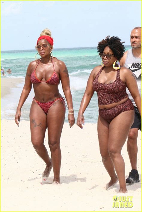 Mary J Blige Relaxes At The Beach In Miami Ahead Of Jazz In The
