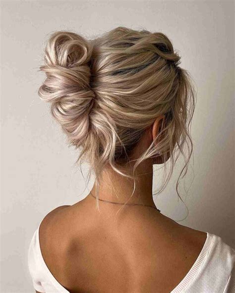 33 Super Easy Updos For Beginners To Try In 2023