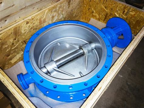 Rotary valve relies on the rotation of a shaft to actuate a trim. Blue Rotary Disc Valve Close Up Stock Photo - Image of ...