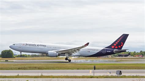 Airbus 333 300 Landing At Yyz On Runway 5 From Brussels On Flickr