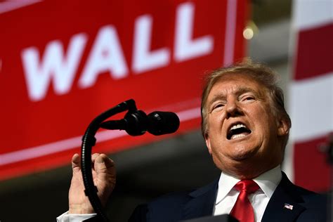 donald trump declares a national emergency for border wall funding