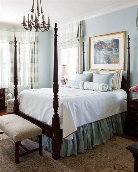 Turn Your Bedroom Into An Elegant And Classy Traditional Bedroom With These 25 Ideas