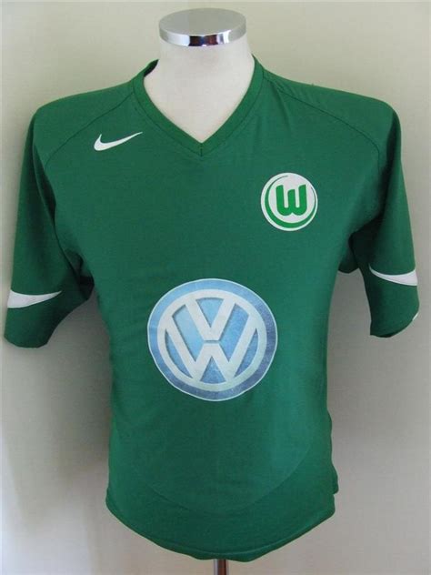 The vfl wolfsburg 2020/21 third strip comes in a strong bright blue and is the perfect addition to the trio of jerseys. VfL Wolfsburg Home football shirt 2005 - 2006. Sponsored by Volkswagen