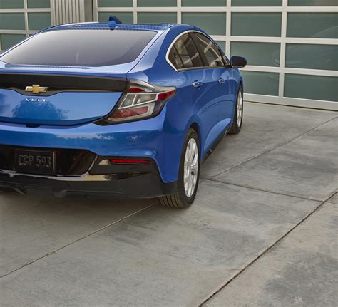 2016 Chevrolet Volt Fully Unveiled Offers 50 Miles Of All Electric