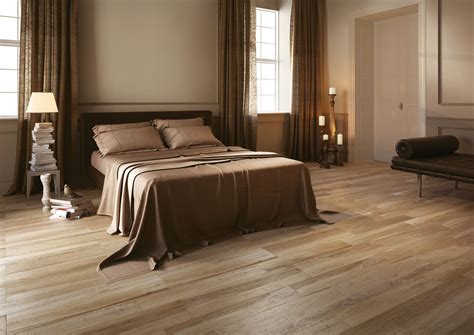 Holzoptik-Fliesen im Schlafzimmer - Sigmund Kachelofen und ...