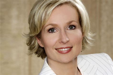 Die fans müssen sich umstellen. ZDF-Moderatorin Babette von Kienlin bricht in Live-Sendung ...