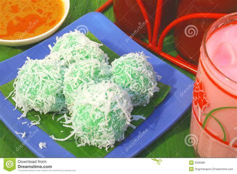 A traditional malay food made of glutinous rice, coconut milk and salt, cooked in a hollowed bamboo stick lined with banana leaves in order to prevent the rice from sticking to the bamboo. Malaysia Traditional Food Royalty Free Stock Image - Image ...