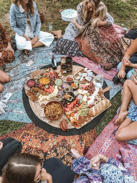 Pin By Miriam Mckinney On Friendship Goals In 2020 Picnic Inspiration