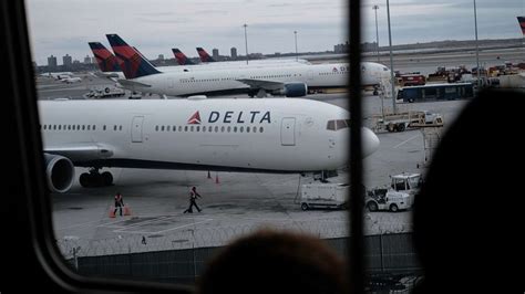 Delta Airlines Announces 1b Pledge To Go Carbon Neutral Abc News
