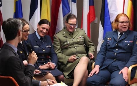 Pentagon To Lift Ban On Transgender Soldiers Lgl