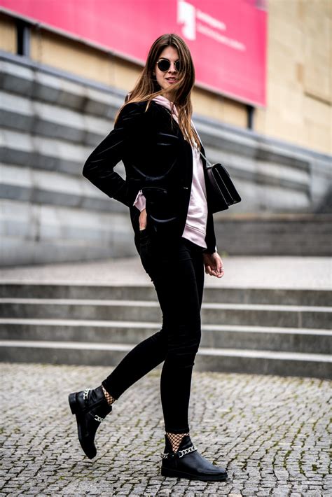 Pink Hoodie And Black Blazer Casual Chic Spring Outfit