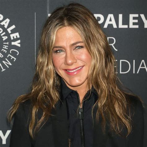 (terence patrick / hbo max) by angie orellana hernandez. Jennifer Aniston parle de ses chirurgies esthétiques