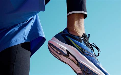 Saucony Memorial Day Sale offers 30% off running shoes, apparel, more