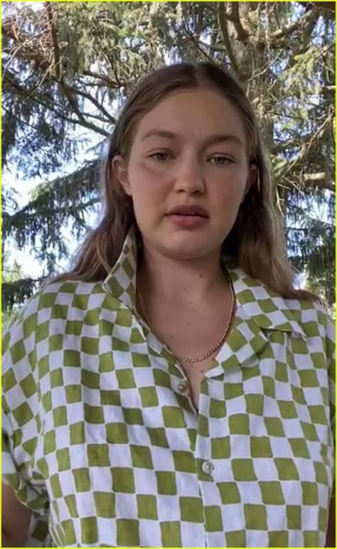 Gigi Hadid Shows Off Her Baby Bump On Instagram Live Photo 4469695