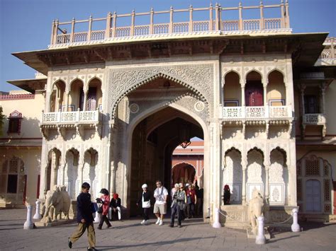 The cheapest way to get from jaipur airport (jai) to istanbul costs only 1.911 ₺, and the quickest there are 3 ways to get from jaipur airport (jai) to istanbul by plane, ferry or bus. City Palace, Jaipur