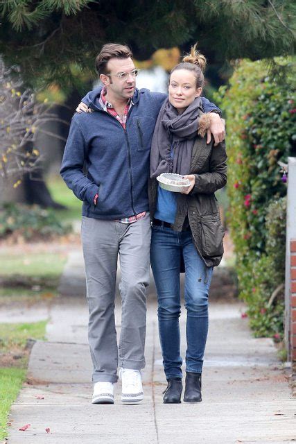 Olivia Wilde With Child Walking Post Ohnotheydidnt — Livejournal