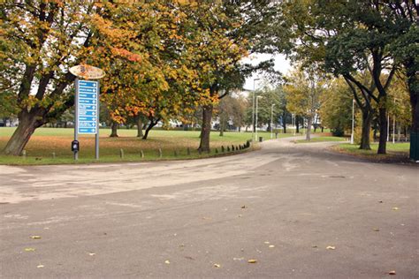 Entering West Park Hull © Peter Church Cc By Sa20 Geograph