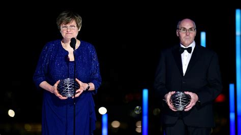 Katalin Karikó y Drew Weissman Premio Nobel de Medicina 2023 honor al