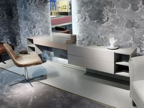 Dressing tables have become a central furniture piece in the contemporary bedroom or dressing room. Dressing Tables With Mirrors Reflect The Beauty Of The Décor