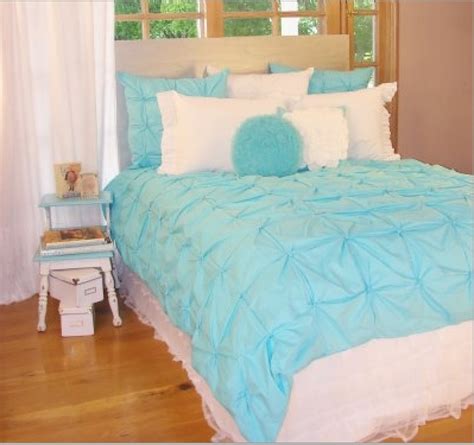 See more ideas about white bedding, beddys bedding, zipper bedding. Girls teen bedding in blue and white | Turquoise Kids Room ...