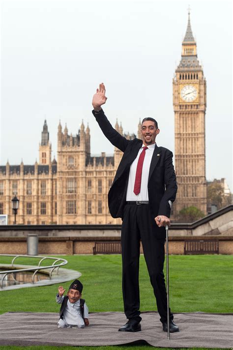 Worlds Tallest Man Meets Worlds Shortest Man On Guinness World Records Day Uinterview