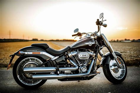 (they've also built one that will require its eight valves to be adjusted every 15. Fahrbericht Harley Davidson Fat Boy