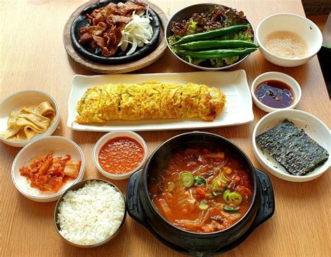 Kimchi or gimchi or kimchee (korean hangul: 김치찌개, 발효의 황혼기