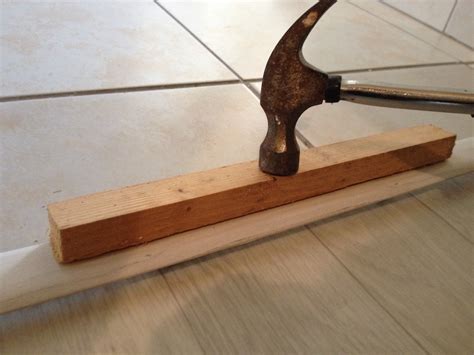 Je fait des seuil de porte en led a votre choix de couleur et d'écriture et je refait les feux arrière. Installer une barre de seuil de porte | BricoleRenove.fr