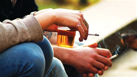 Alkohol Dan Rokok Memicu Penuaan Dini Greenersco