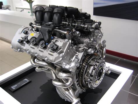 Watch How The E92 M3s V8 Amazing Engine Was Built