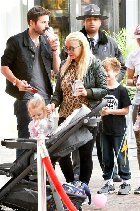 Christina Aguilera Takes Children To Meet Santa Claus Daily Mail Online