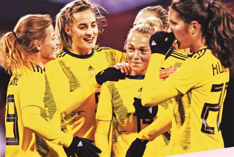 She made her debut for the sweden women's national football team in november 2019. Hanna Bennison | Aftonbladet