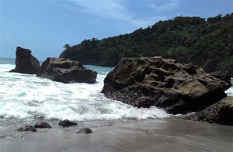 Pesona Keindahan Wisata Pantai Kali Kencana Di Nusakambangan Cilacap